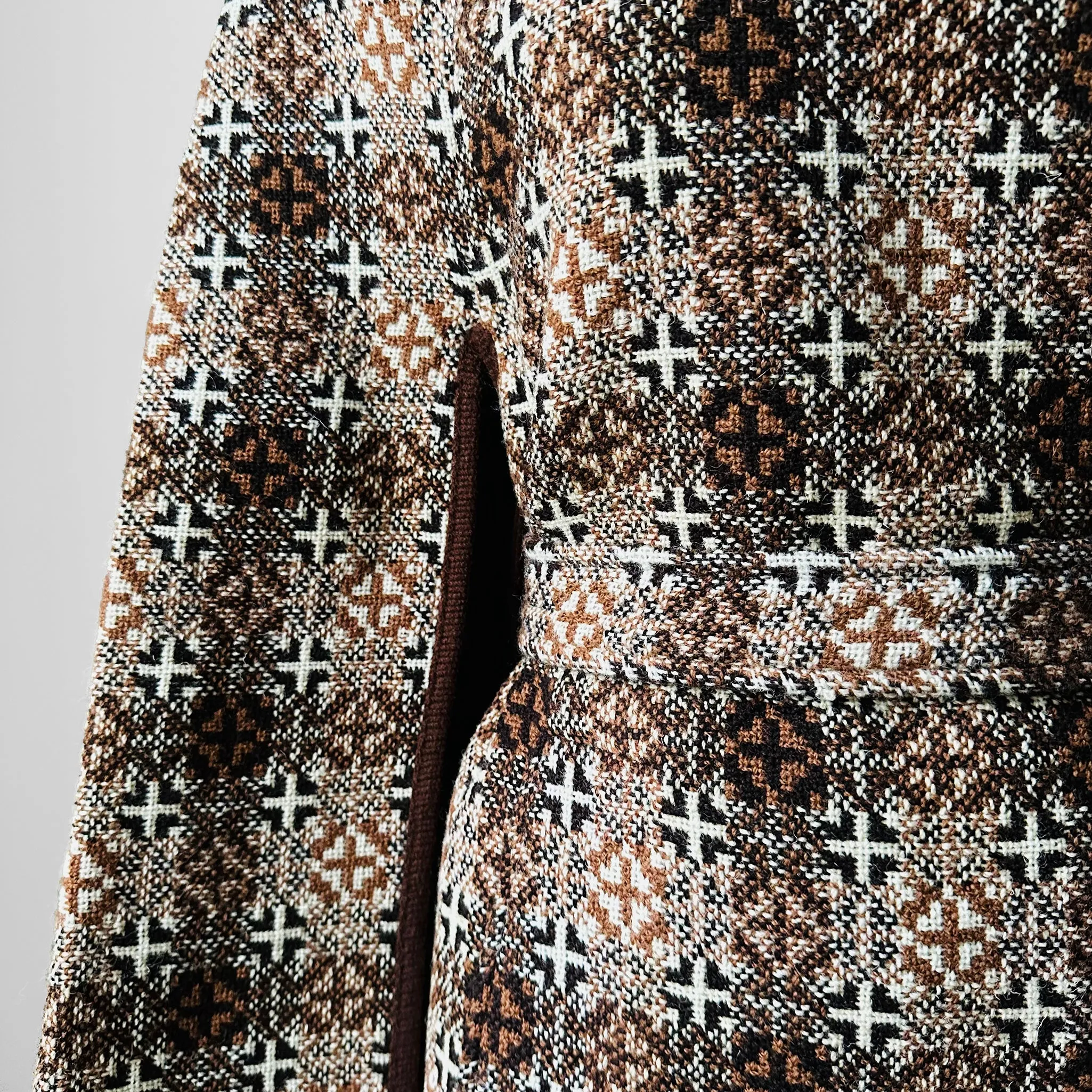 1960s - 1970s Brown and Cream Welsh Wool Belted Patterned Cape Jacket