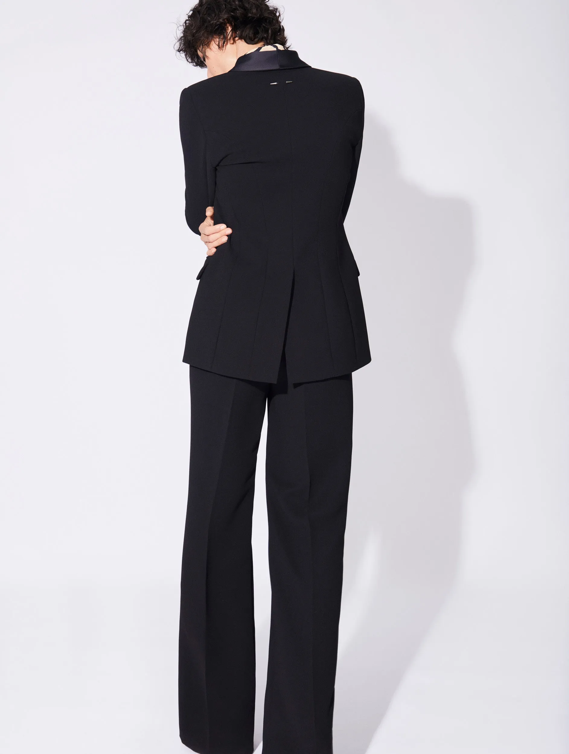 Black crepe fitted suit jacket with satin collar