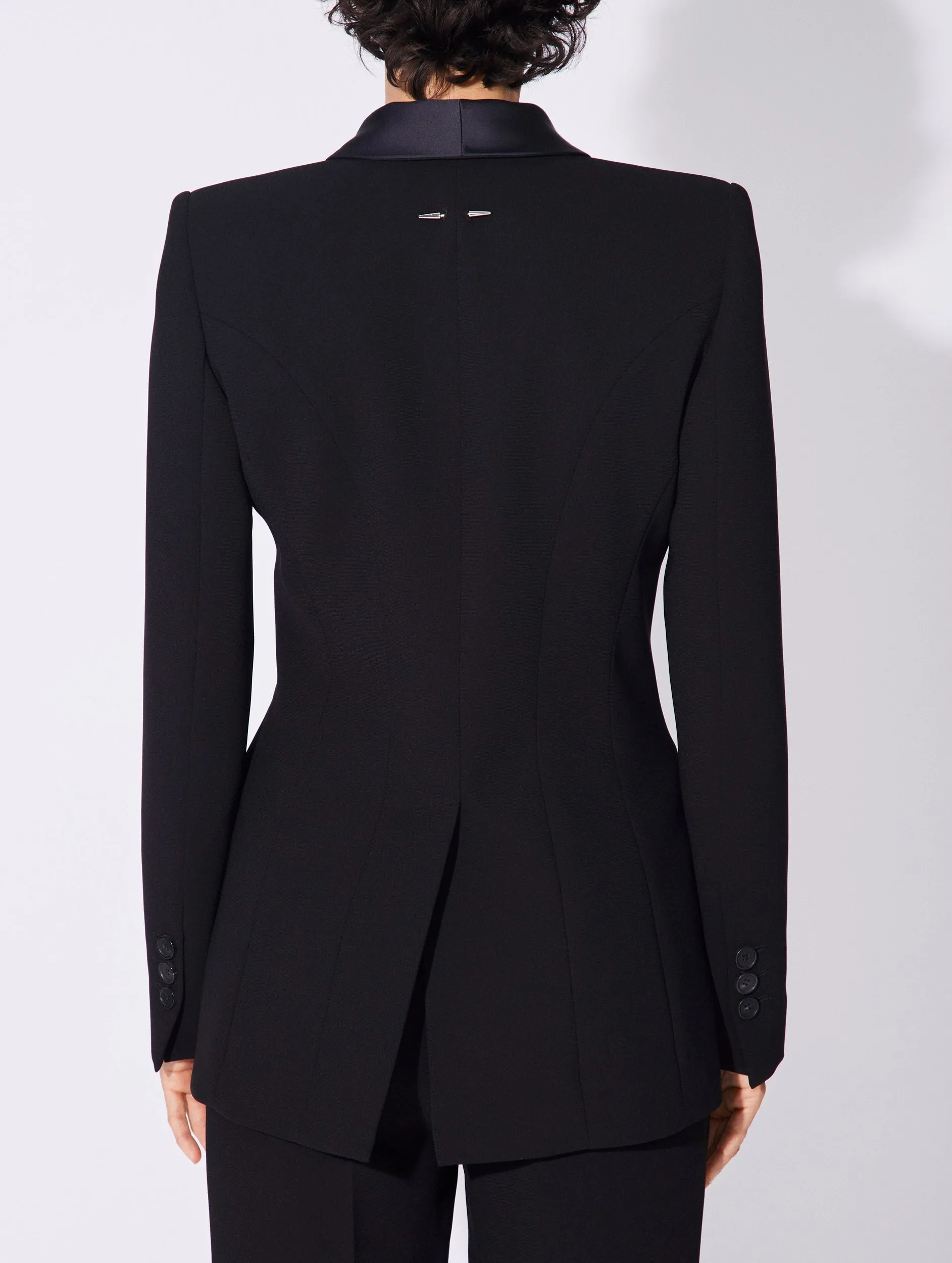 Black crepe fitted suit jacket with satin collar