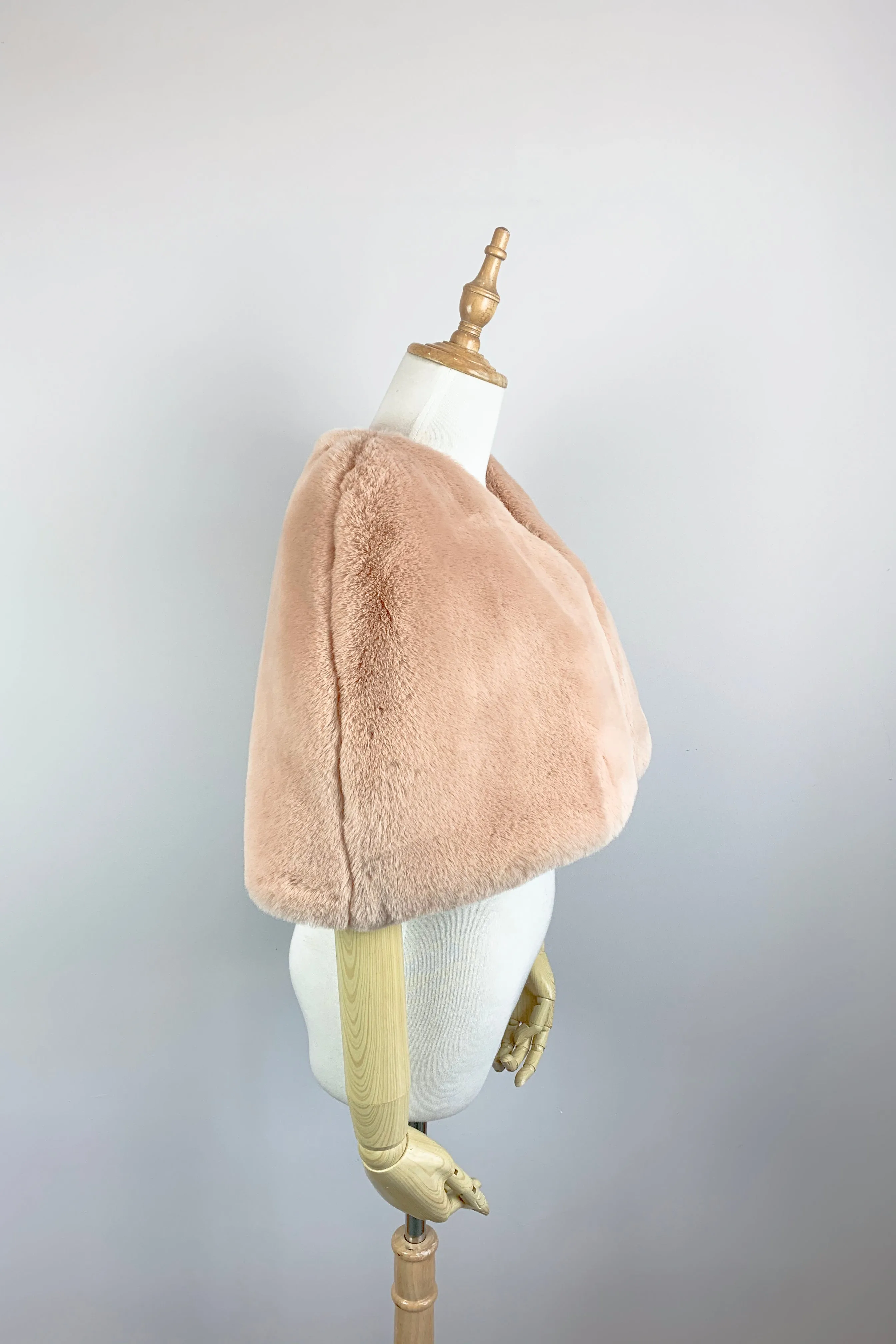 Blush / Nude Faux Fur Bridal Cape (Georgina Blu05)