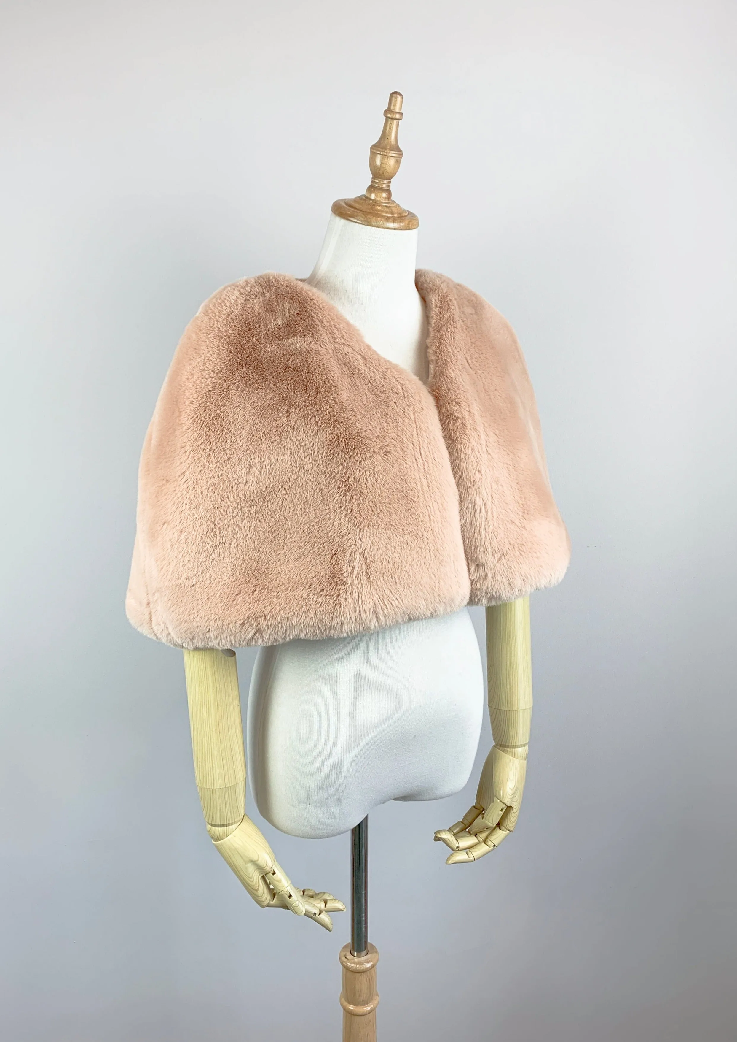 Blush / Nude Faux Fur Bridal Cape (Georgina Blu05)