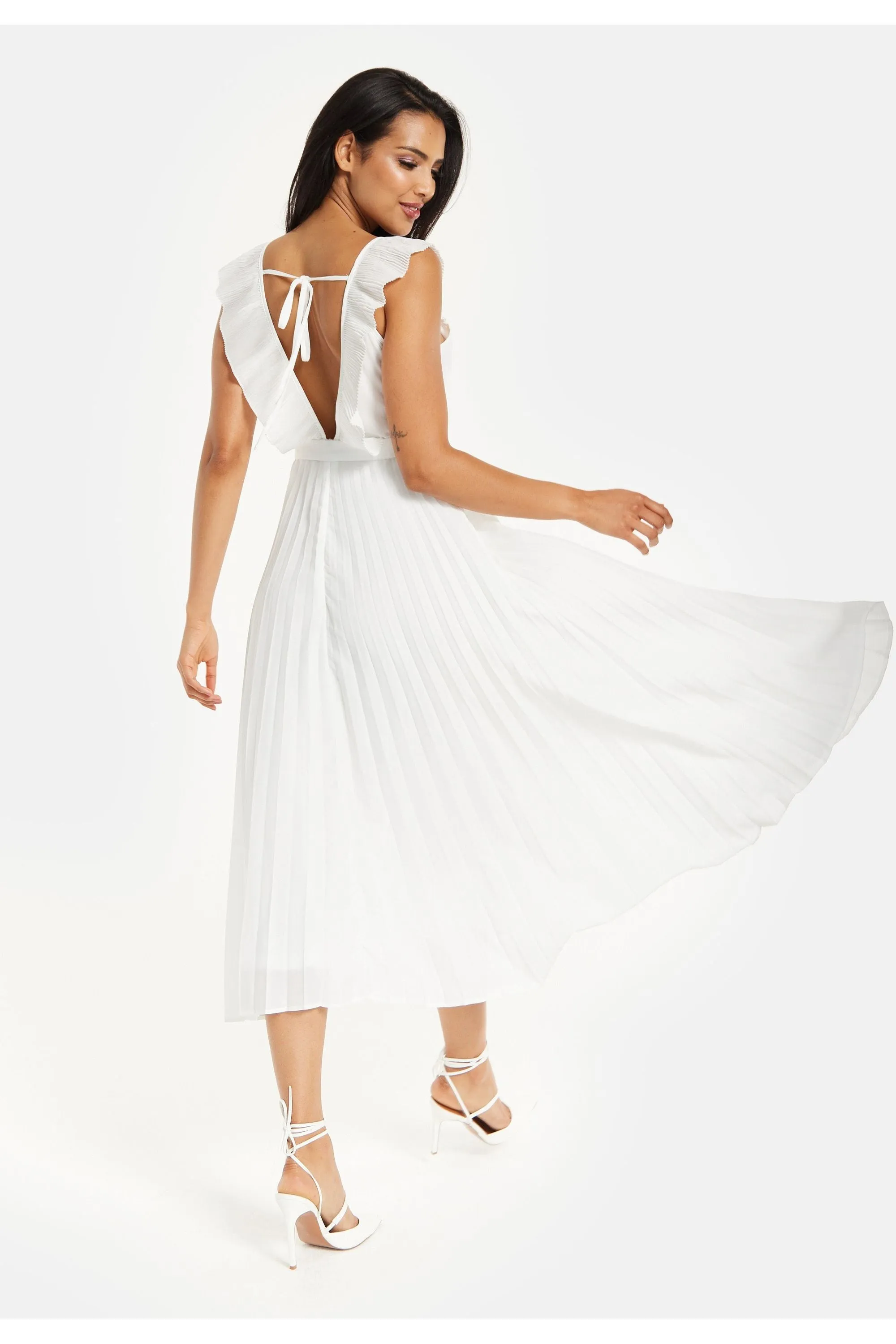 Liquorish Frilled V Neck Sleeveless Pleated Maxi Dress In White