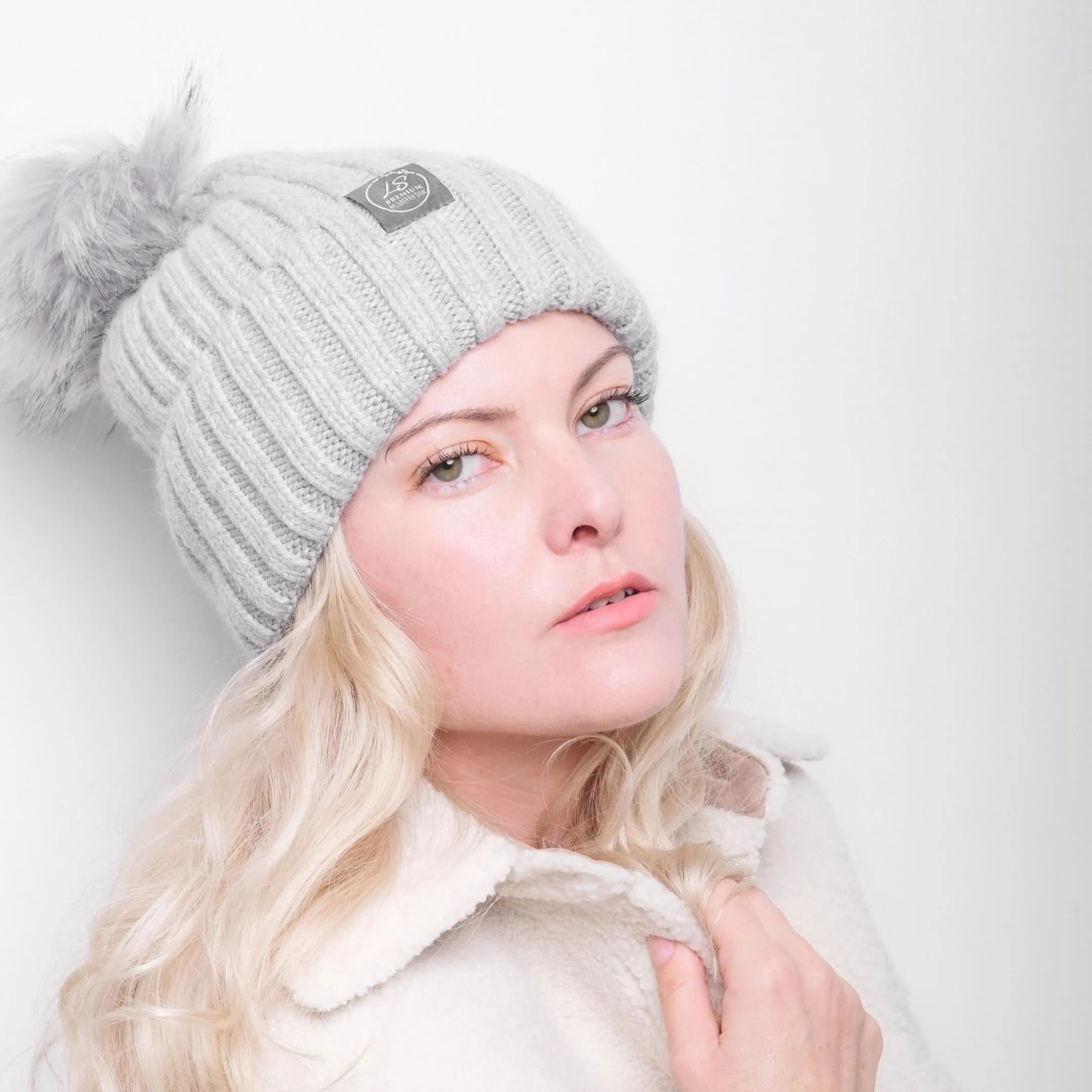 Mulberry Silk-Lined Classic Ribbed Pattern Cashmere Beanie Hat With Removable Pom Pom - Grey